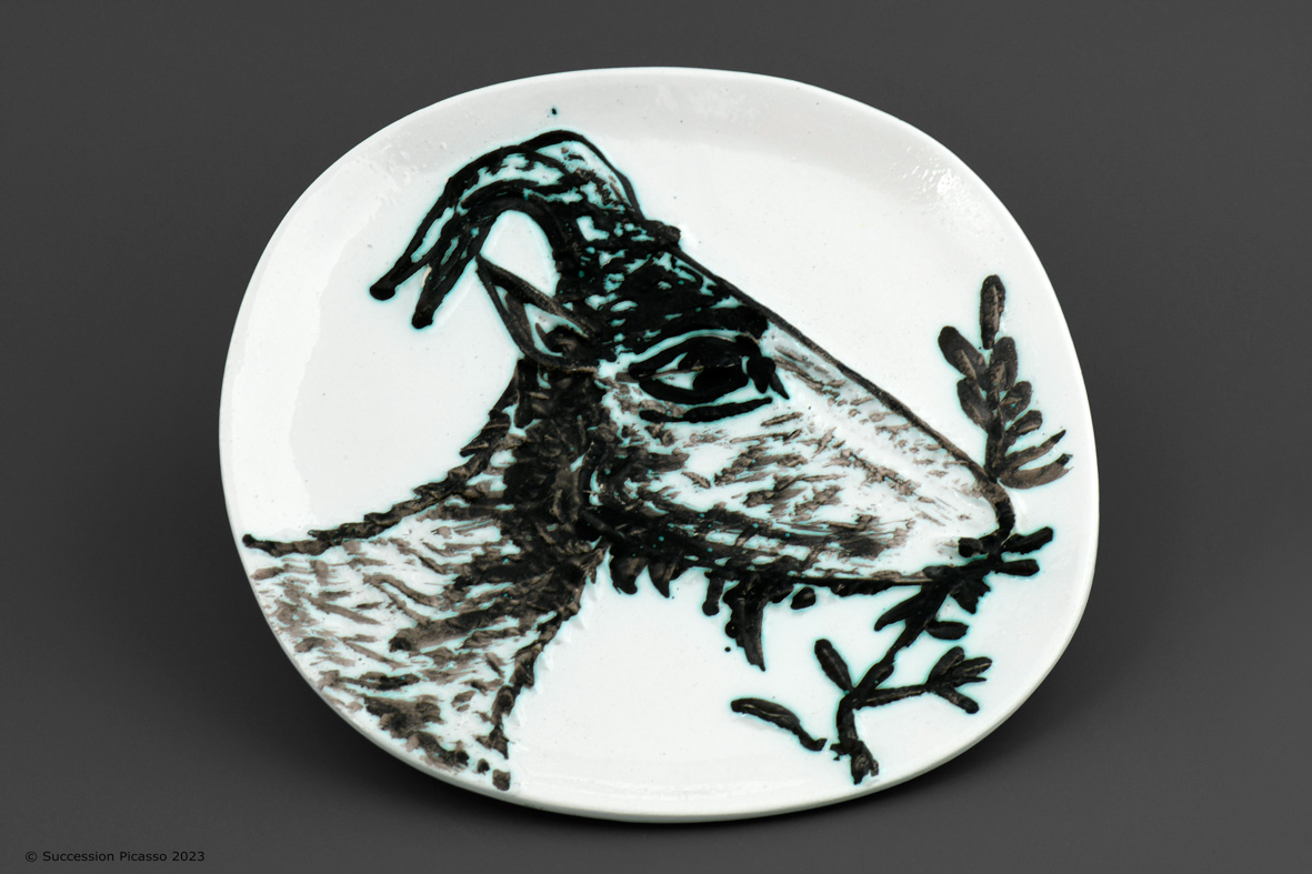 Assiette Tête de chèvre de profil_0